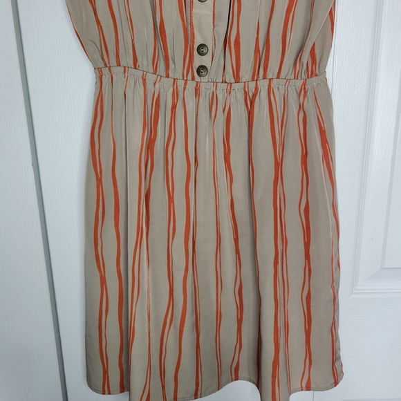 Cute beige and orange striped summer dress - Picture 4 of 6